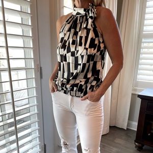 Cute sleeveless blouse with elastic bottom